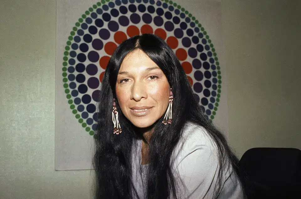 Voldsomme anklager imod de indfødte indianeres mest strålende stjerne ...