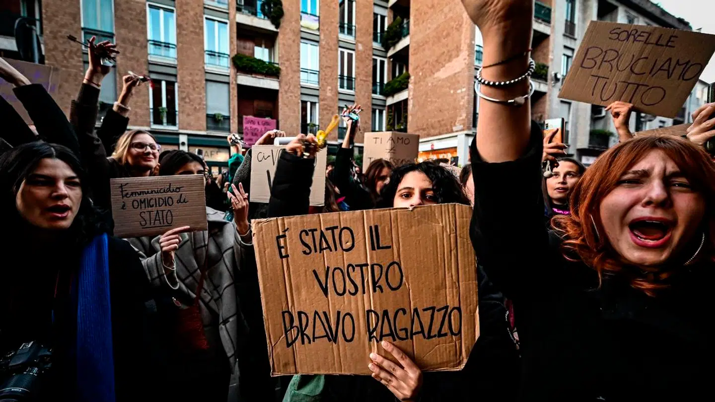 Demonstranterne kræver et opgør med det, mange kalder en patriarkalsk kultur i Italien.