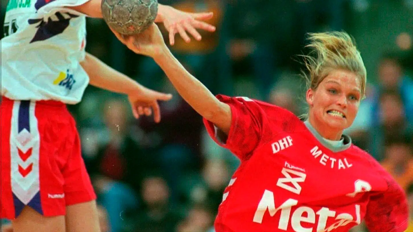 Lone Mathiesen i aktion for Danmark i 1996. Nu kan hun følge datteren til VM.