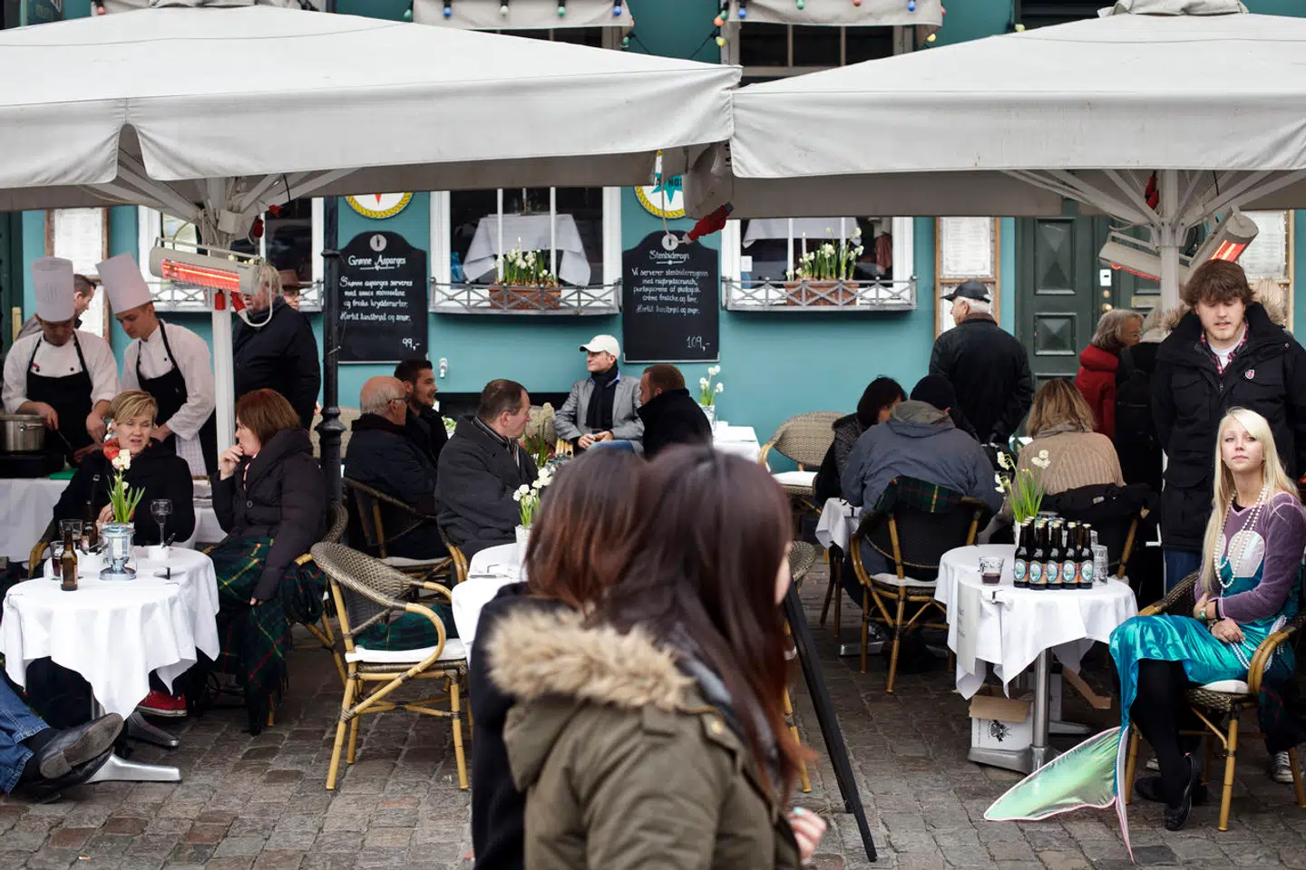 Som reglerne er i dag, skal udeservering lukke senest midnat.