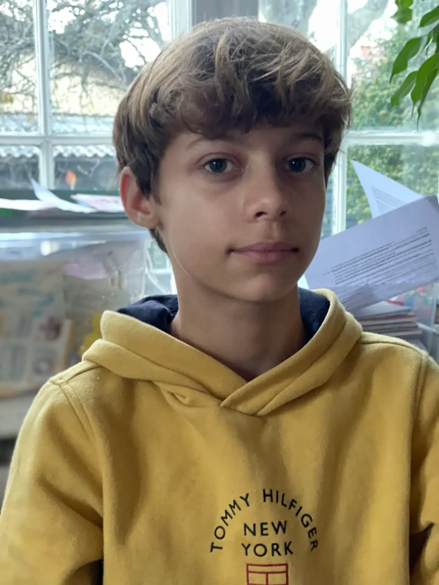 12-årige Willum kunne godt tænke sig, at hans lærere blev lidt strengere, for der er mange, der prøver at snyde med mobilreglerne.