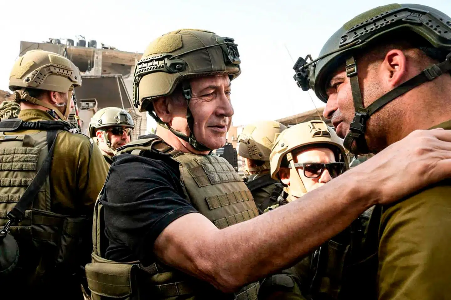 Søndag besøgte premierminister Benjamin Netanyahu for første gang de israelske styrker i Gaza.