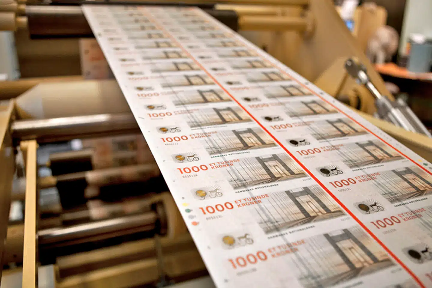 1.000-kronesedlerne bliver ugyldig om halvandet år. Det har fået danskerne til at finde dem frem fra gemmerne og bruge dem i stort antal.