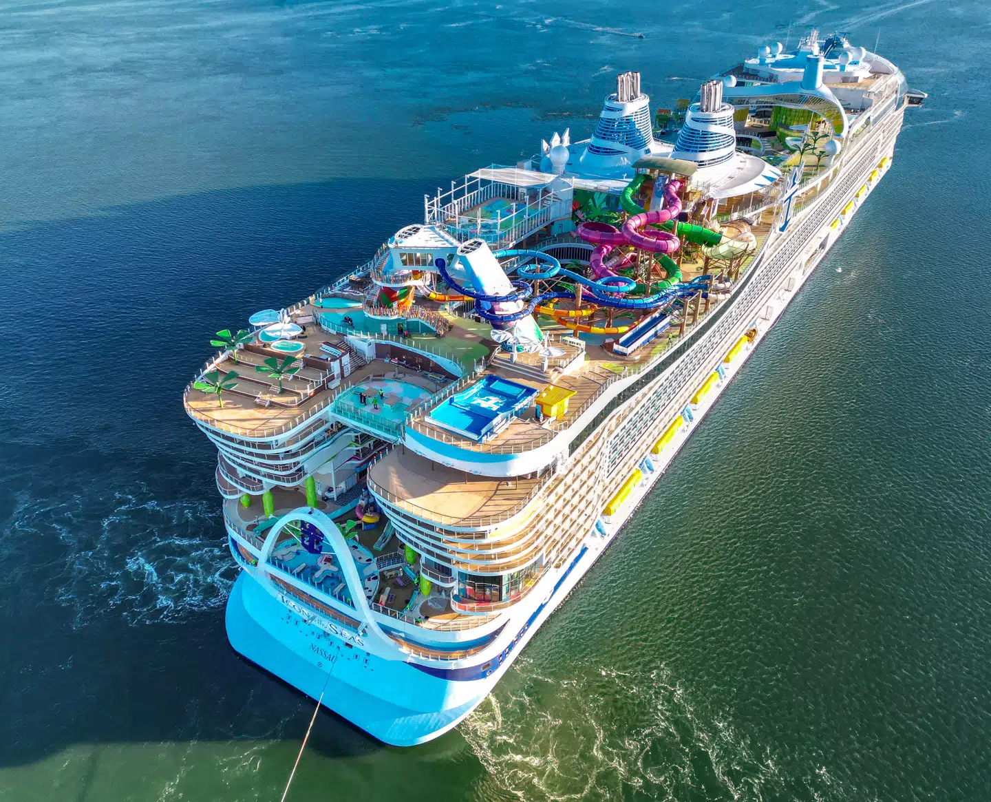 Det har taget i alt 900 dage at bygge det farverige krydstogtskib.