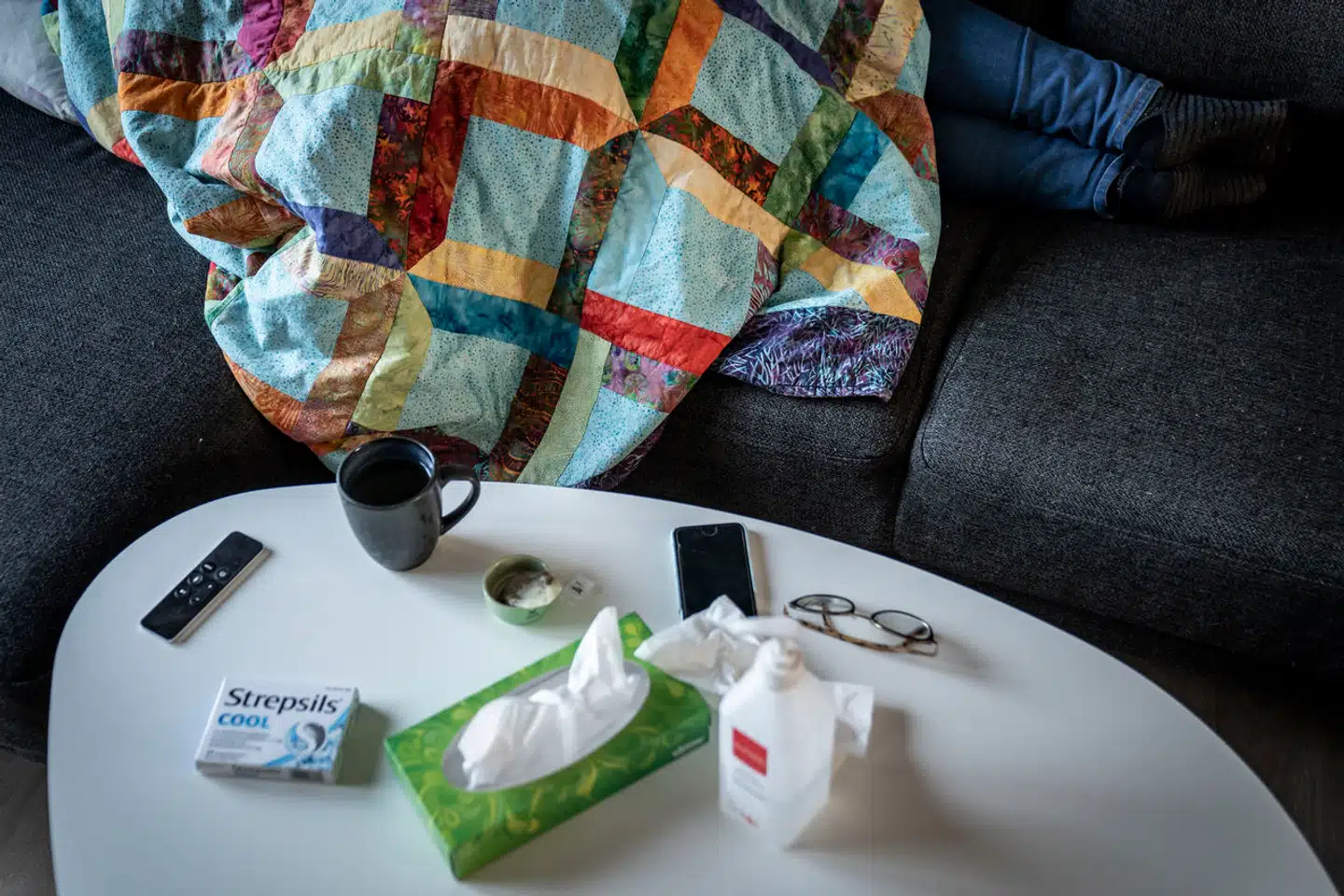 Hvis det offentlige sygefravær kom ned på niveauet i den private sektor, ville det give ekstra 9.000 fuldtidsbeskæftigede i det offentlige. Det er nok værd at tage med i en tid med mangel på arbejdskraft, mener Ole P. Kristensen i denne leder.
