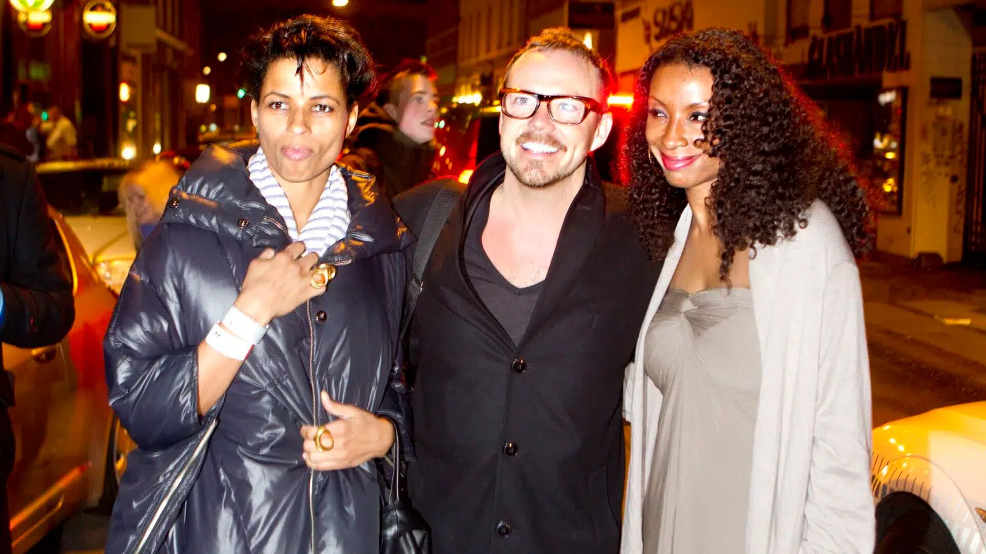 X Factor efterfest på natklubben ZEN. Her er det Soulchok som ankommer sammen med sin kone Maxee på højre side og Tonia Pedersen på den anden.