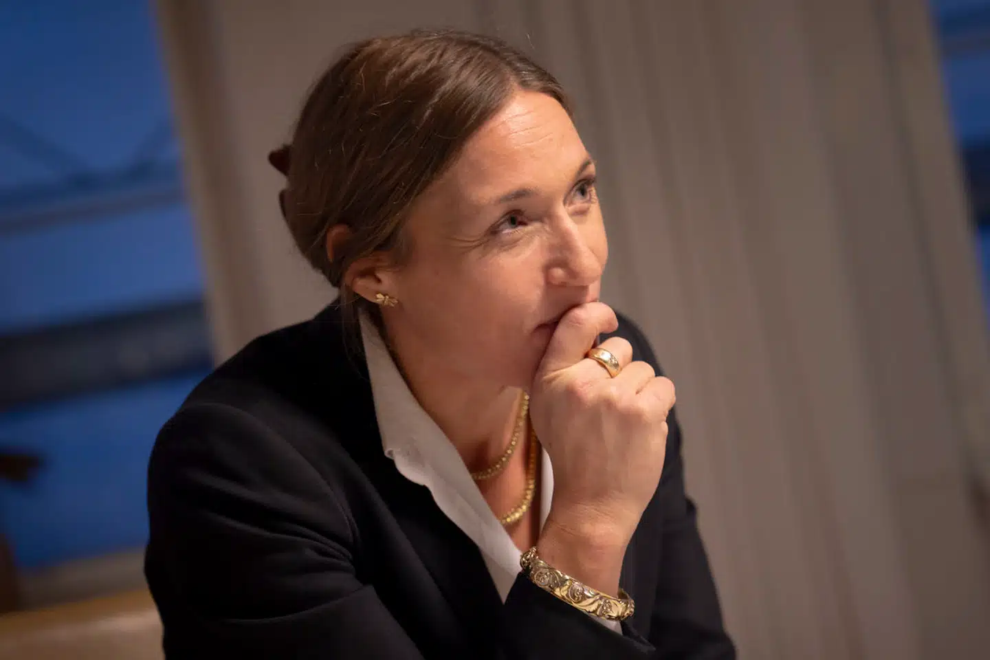 Hvad er det, at den nye ligestillingsminister Mia Wagner (V) mener, at man ikke får givet videre til sine børn ved at passe dem selv, spørger Nanna Høyrup fra Alternativet.