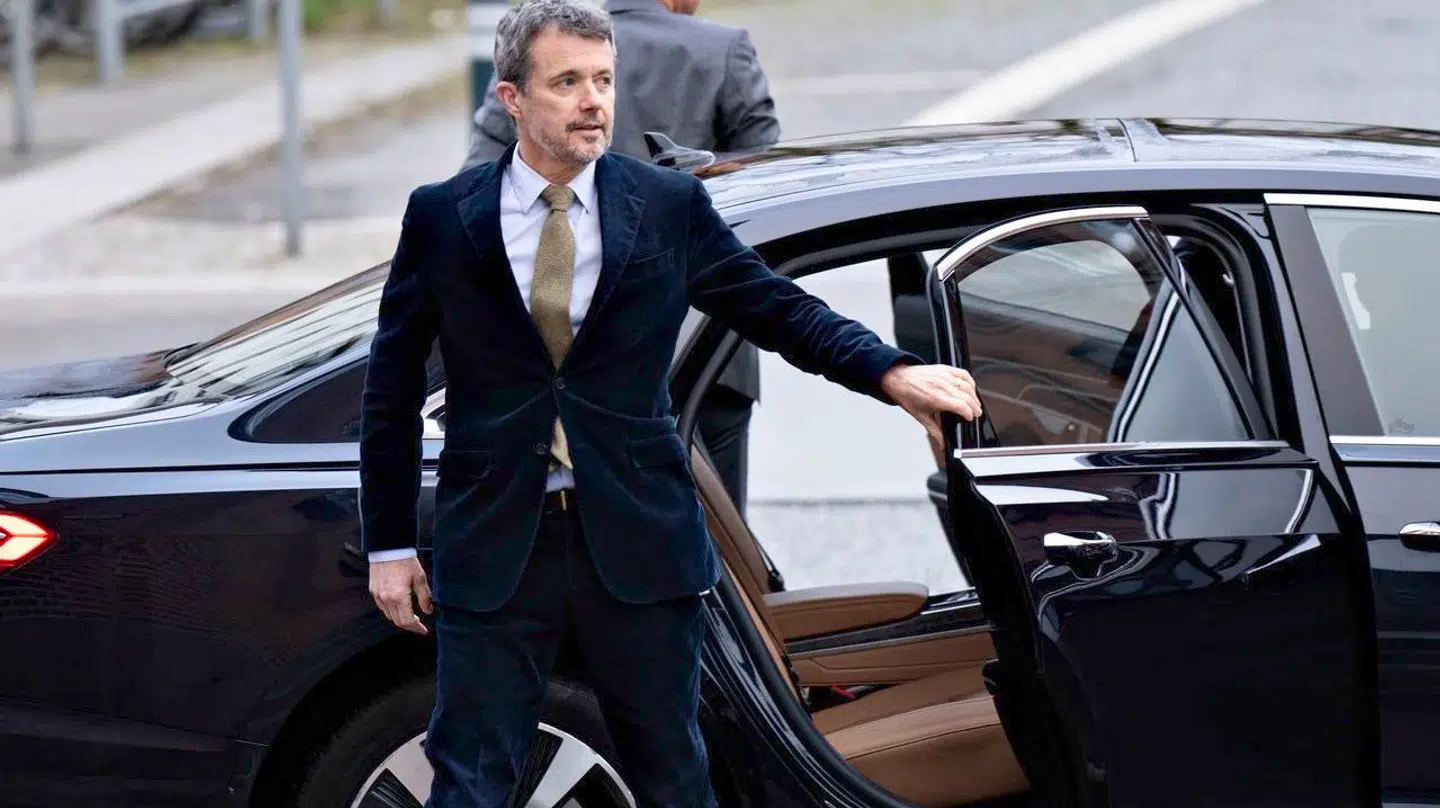 Kronprins Frederik fik kørt sin hybridbil til Aalborg, mens han selv fløj.