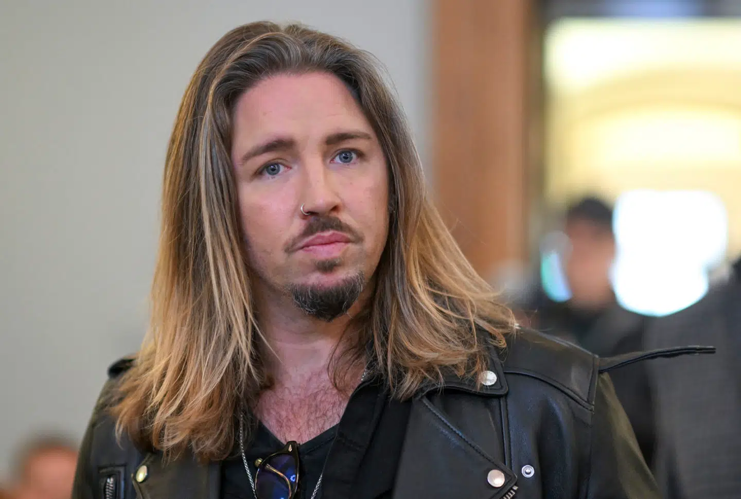 Rockmusikeren Gil Ofarim gik viralt på sociale medier, da han via sin profil på Instagram fortalte, at han var blevet groft chikaneret som jøde på et hotel i Leipzig.