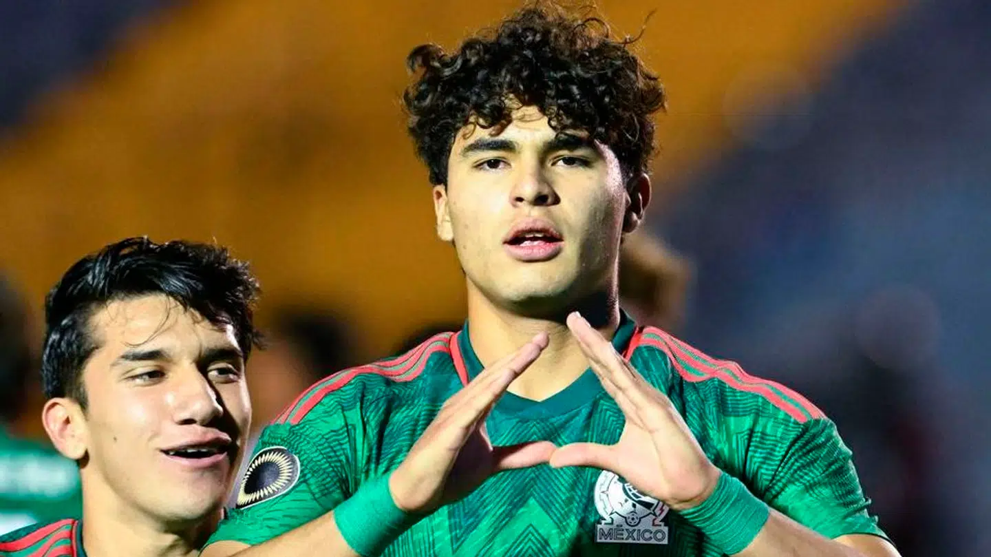 Stephano Carrillo er tilsyneladende glad for FCK-opmærksomheden.