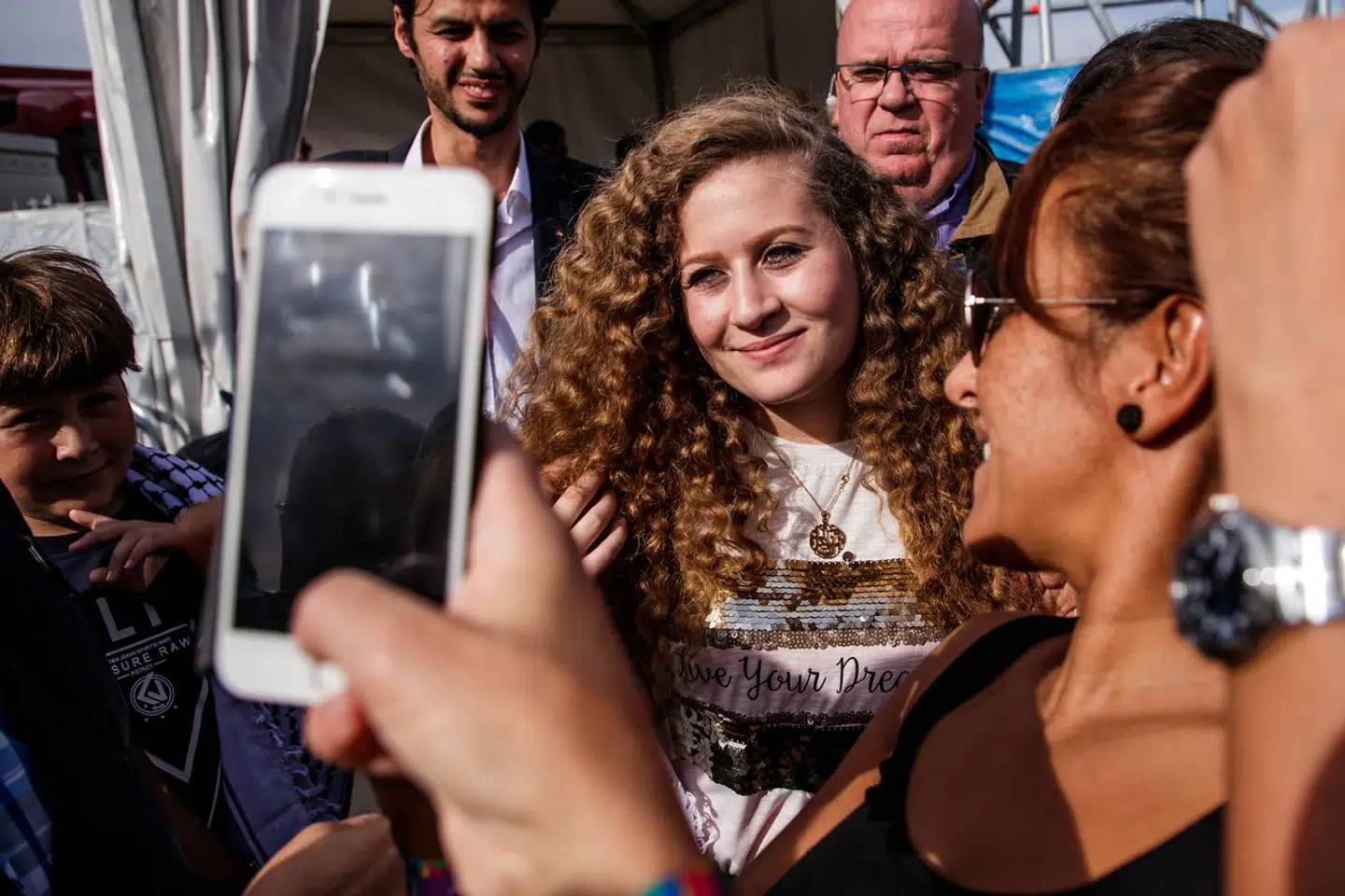 Ahed Tamini er en af de mest prominente palæstinensiske aktivister. Her deltager hun i en menneskerettighedsfestival i Frankrig.