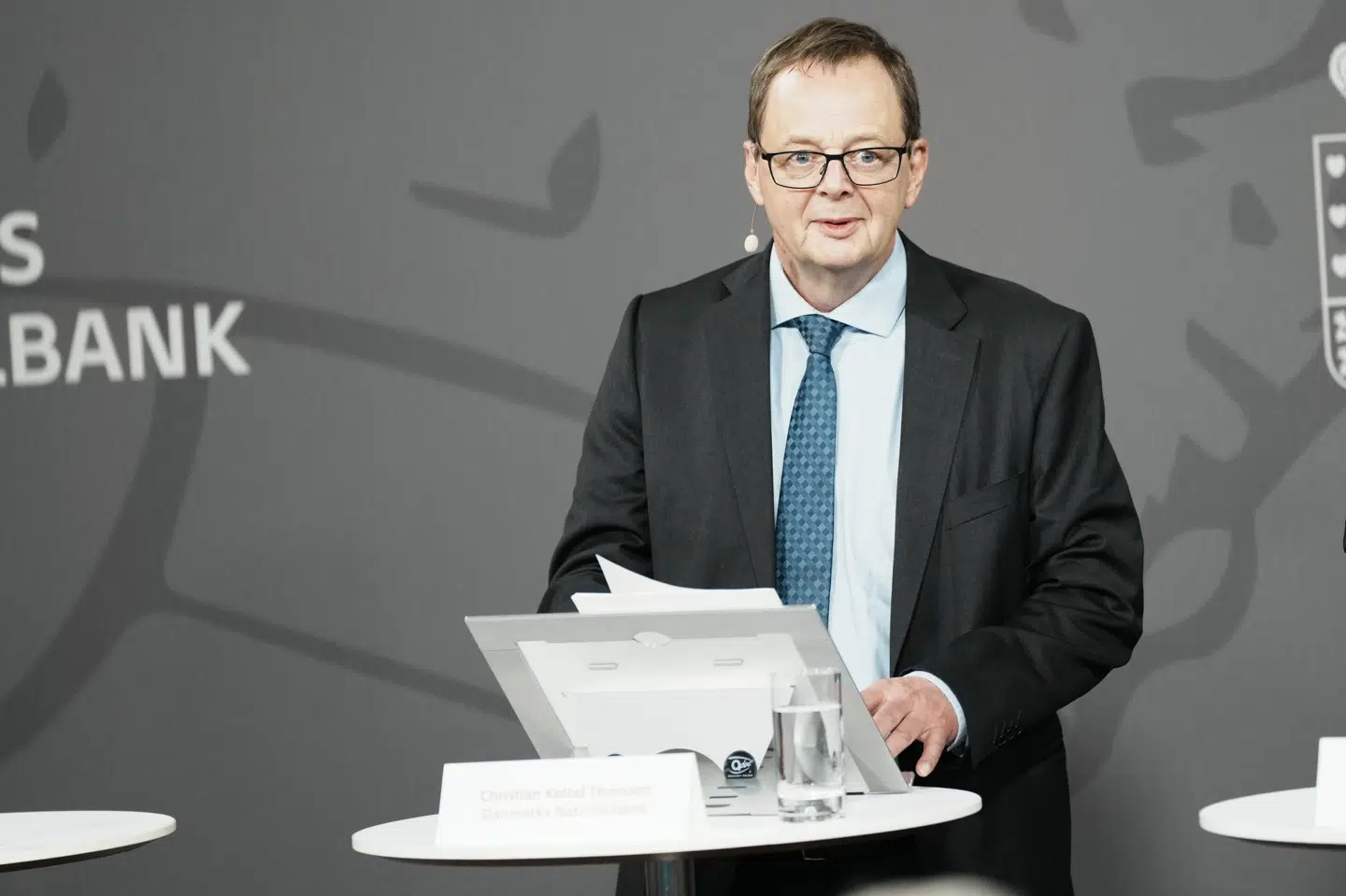 Nationalbankdirektør Christian Kettel Thomsen præsenterer nye initiativer på kontantområdet på et pressemøde i København torsdag.