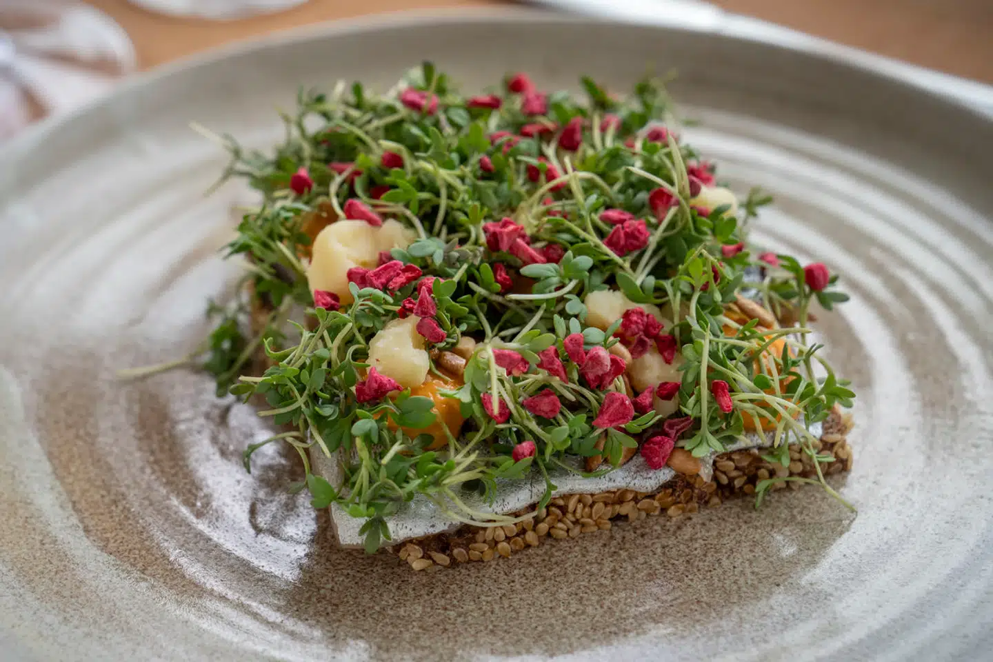 Frokostanmeldelse.: Judie i Nyhavn på teaterbåden Liva. Smørebrød. Marineret sild.