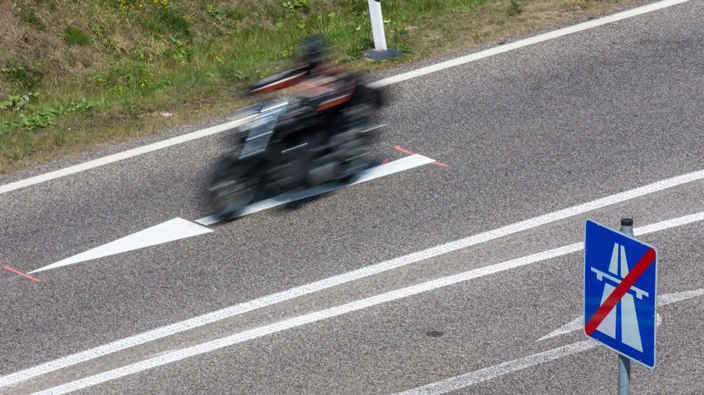 Der sker alt for mange alvorlige motorcykelulykker på den tyske Autobahn. Derfor tager tysk politi nu utraditionelle metoder i brug. ARKIVFOTO