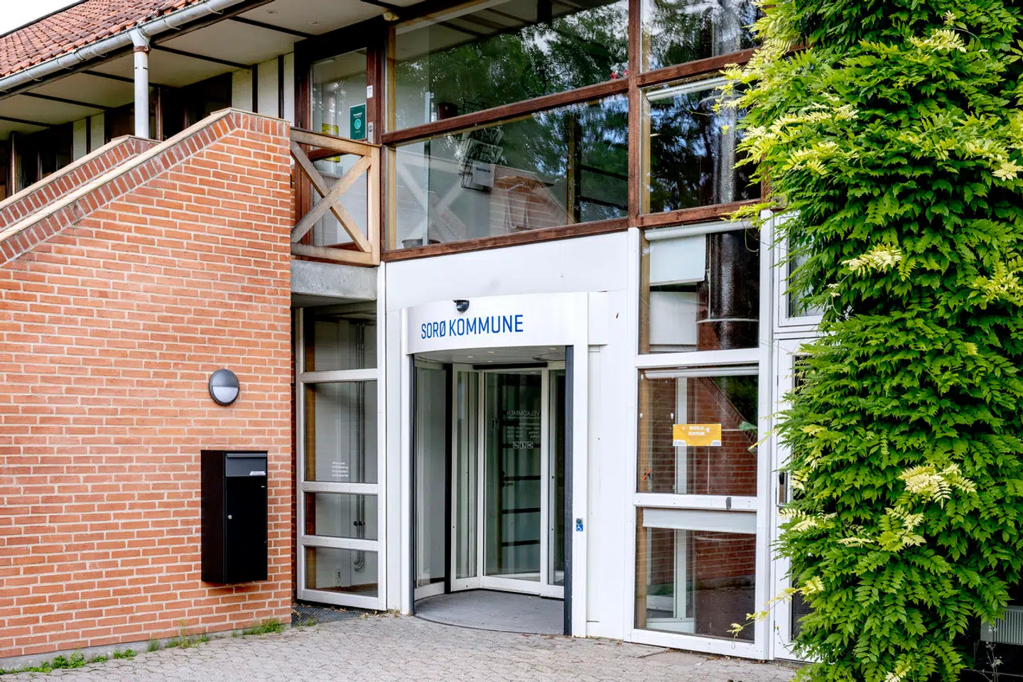 Borgmester i Sorø Gert Jørgensen fik betalt en regning på 1400 kroner til en fest, hvor han selv og hustruen deltog. Eksperter mener, han burde have betalt selv.