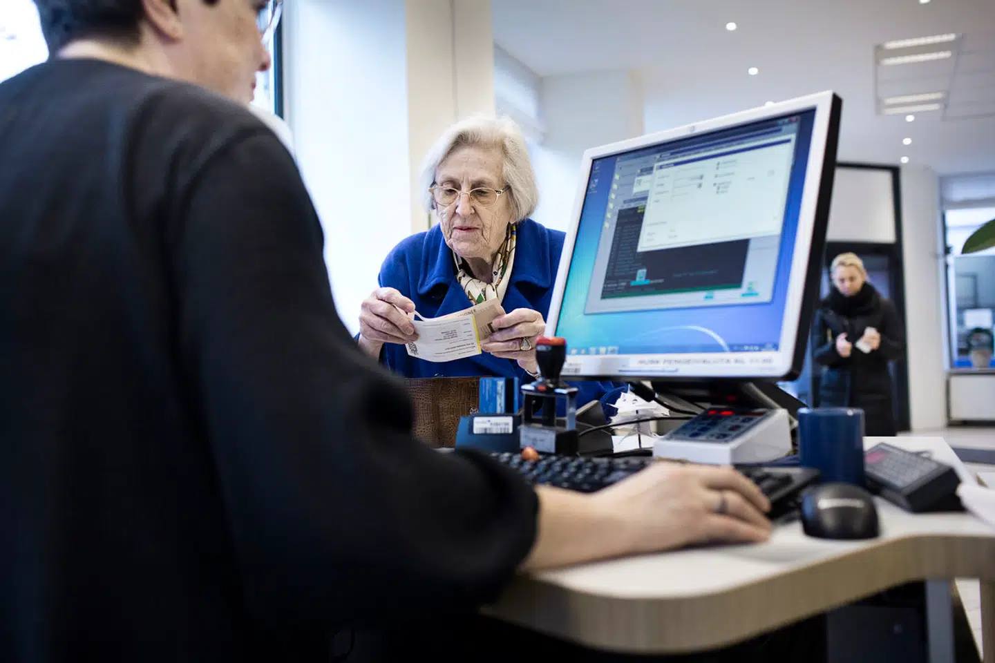 Henvend dig direkte til din bank pr. telefon, hvis du vil være sikker på, om det rent faktisk er din bank, der forsøger at komme i kontakt med dig.