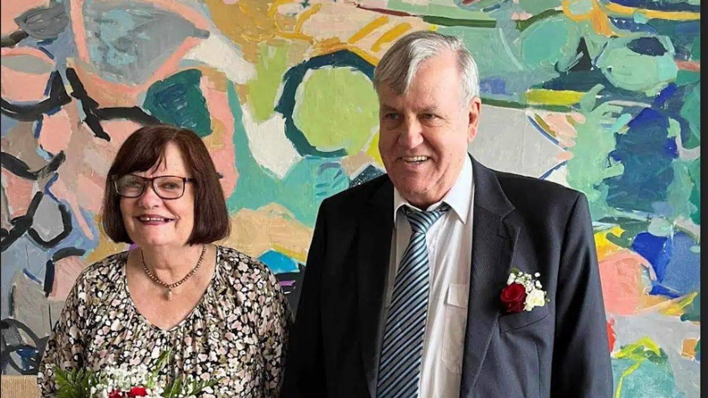 Ninna Ebbesen og Kaj Jan Larsen tager et stille opgør med en eventuel udfasning af kontanterne.