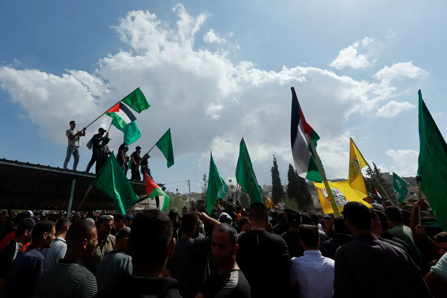 begravelse af fire palæstinensere, som blev dræbt under sammenstød med jødiske bosættere få dage efter Hamas-angrebet på Israel den 7. oktober.