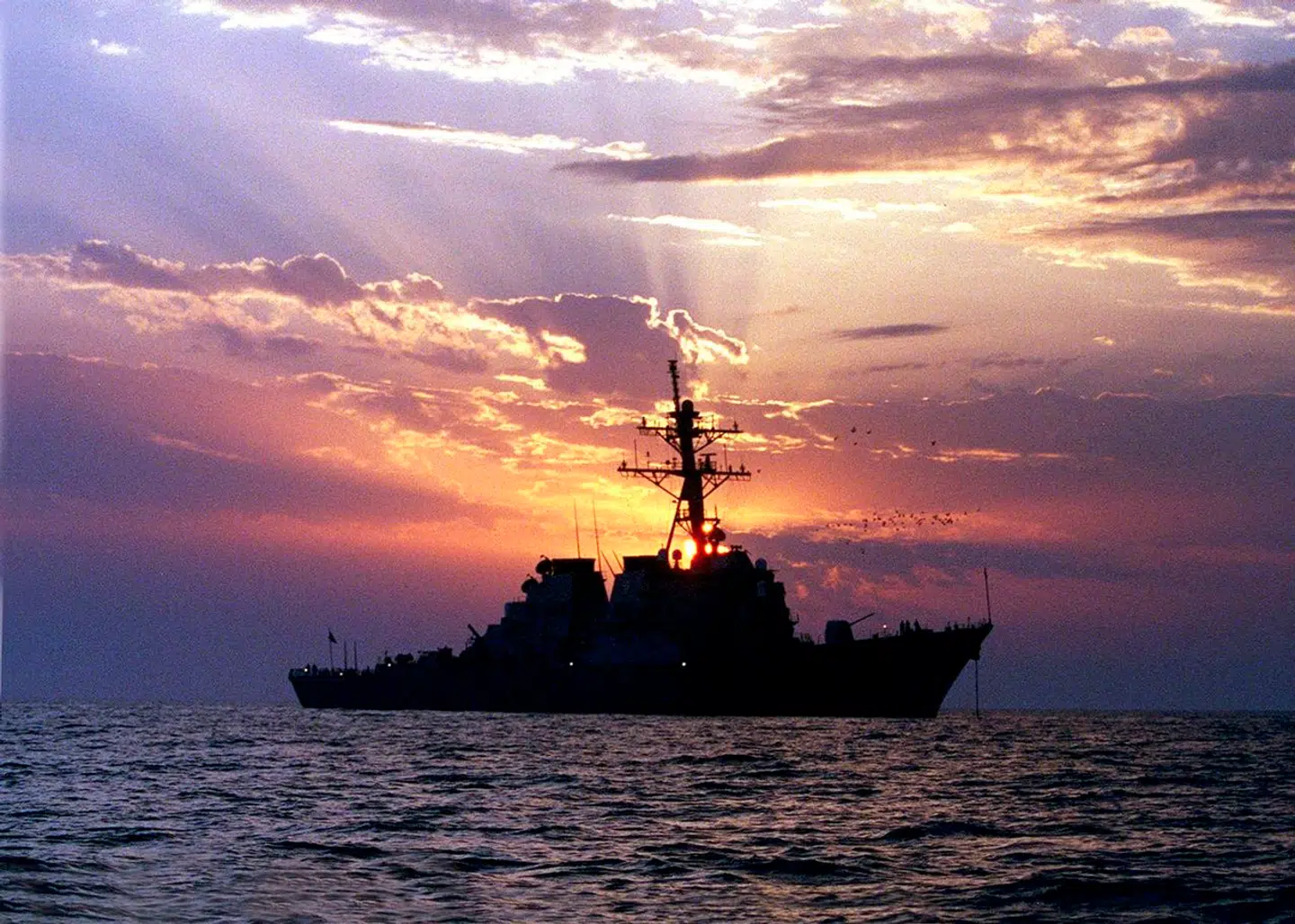 USS Carney skød tre droner ned søndag i et forsøg på at afværge et Houthi-angreb.
