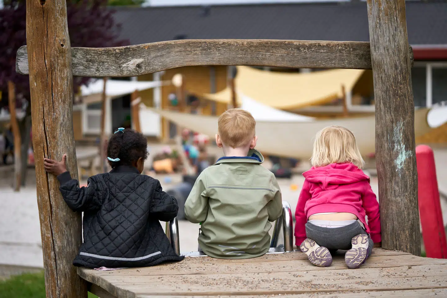 Organisationer som Mødrehjælpen, Røde Kors og Blå Kors melder alle om rekordmange ansøgninger om julehjælp i år.