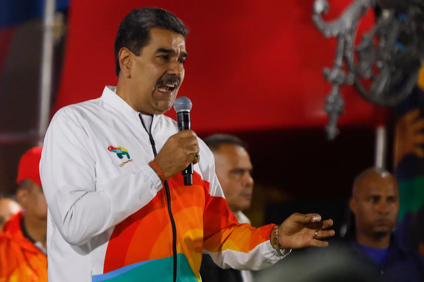 Venezuelas præsident, Nicolas Maduro, fejrer det som en sejr, efter at vælgerne med stort flertal støtter, at Venezuela annekter regionen Esequibo i nabolandet Guyana.