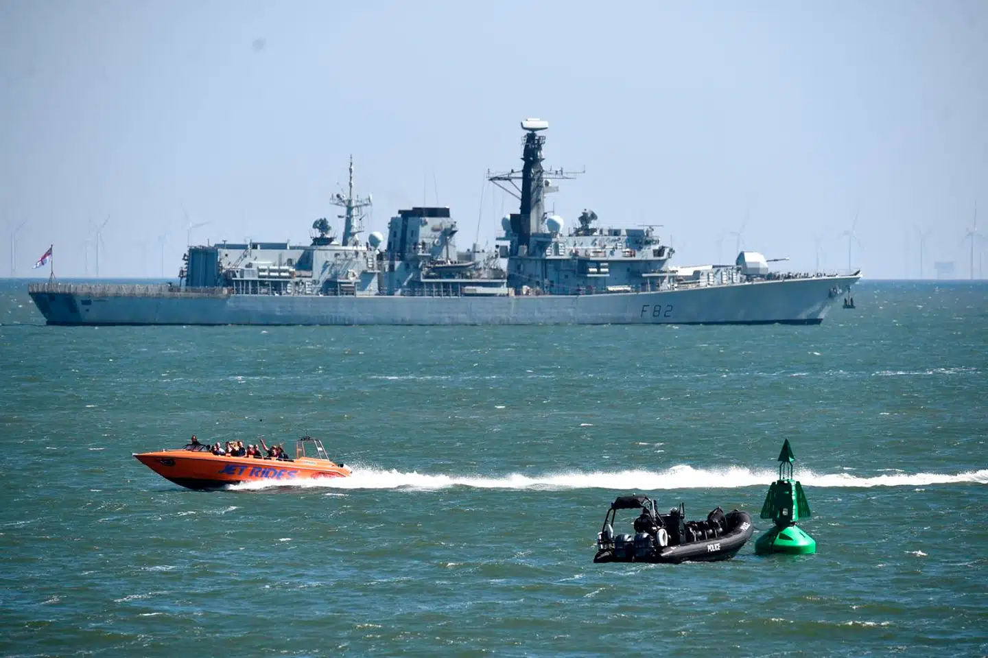 Den britiske fregat HMS Somerset er blandt de cirka 20 krigsskibe, som lige nu patruljerer kritisk infrastruktur nær Danmark.