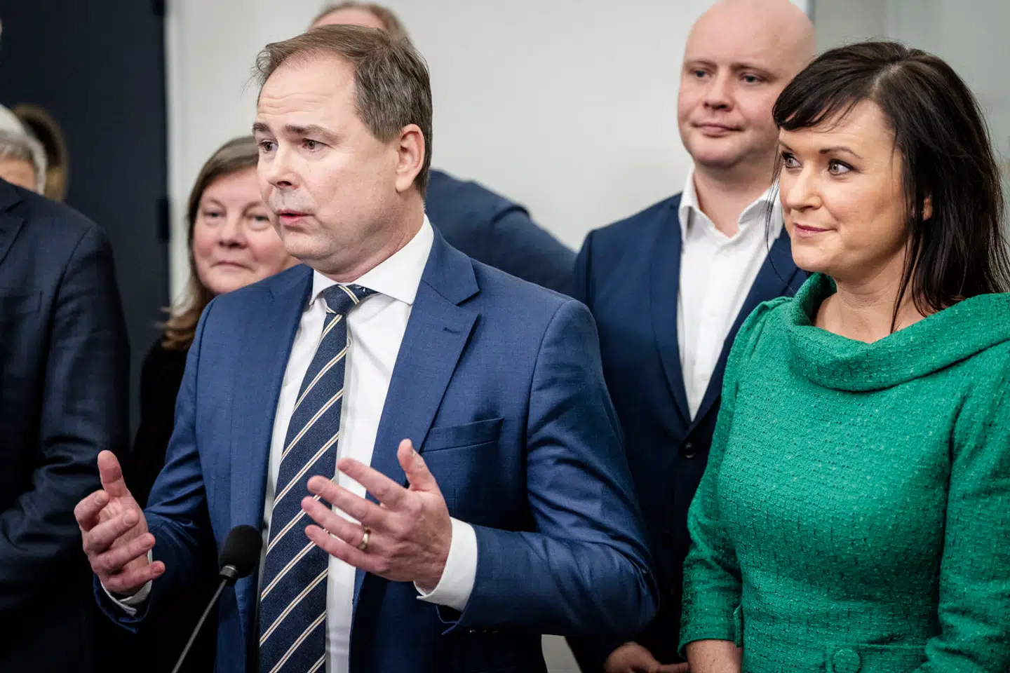 Regeringen har gjort arbejdskraft til den vigtigste valuta, men finansminister Nicolai Wammen (S) kan ikke sige noget om, hvor meget arbejdskraft Danmark får ud af lønforhøjelser til sygeplejersker, sosu'er, pædagoger og fængselsbetjente for 6,8 milliarder kroner.