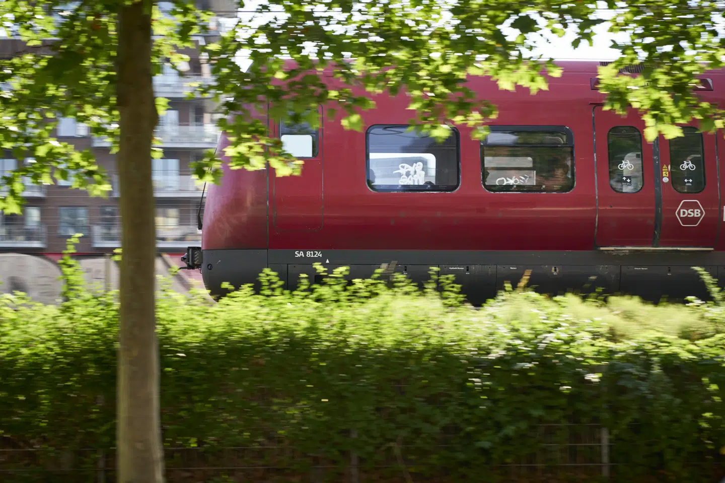 En køreledning er blevet nedrevet ved Københavns Hovedbanegård, og derfor er næsten alle S-tog forsinkede, skriver DSB. (Arkivfoto).