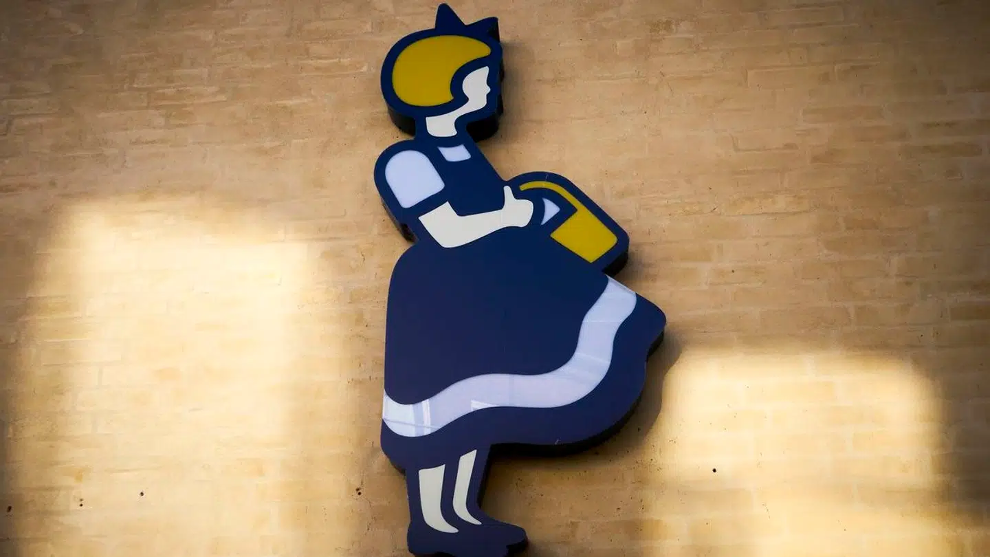 Irma pige på gavl ved Irma butik