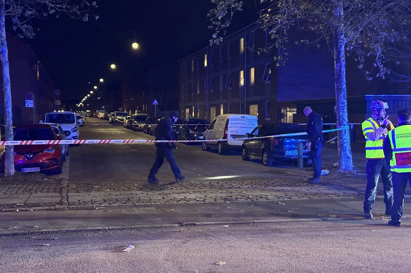 En fireårig pige mistede tirsdag livet, efter at hun blev ramt af en varevogn. Politiet har efterfølgende anholdt varevognens chauffør. Ulykken skete i krydset mellem Hessensgade og Holmbladsgade på Amager.