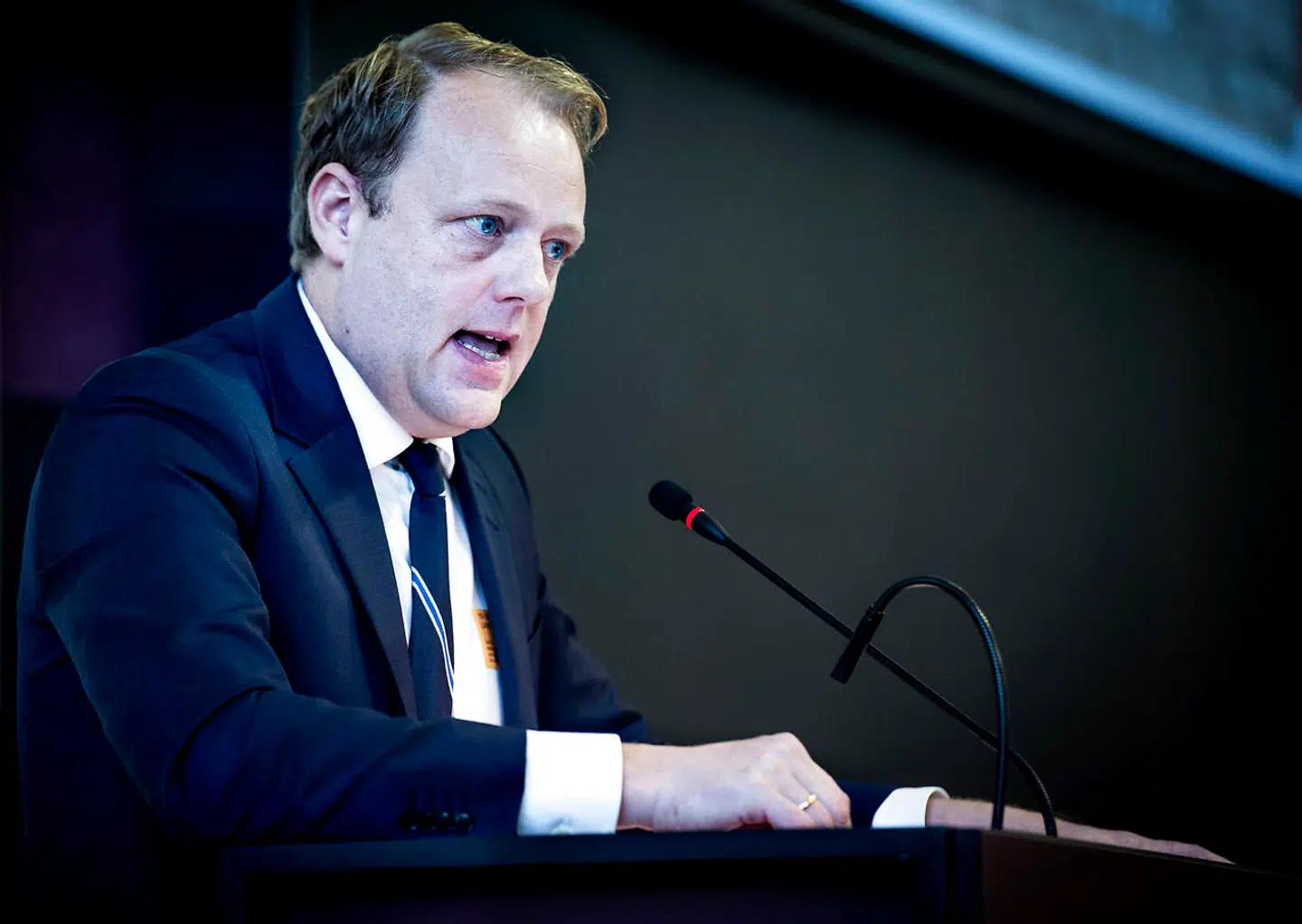 Morten Niels Jakobsen, statsadvokat for SØIK, er blevet fritaget for tjeneste.