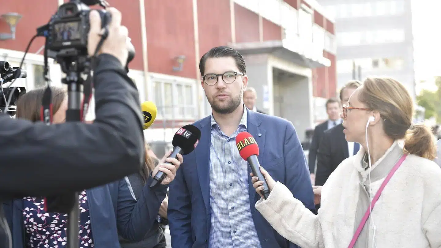 Sverigedemokraterna med partileder Jimmie Åkesson i spidsen mødtes kl. 10 mandag formiddag for at drøfte valgresultatet. Det samme gjorde Socialdemokraterne, mens partierne i den borgerlige Allianse angiveligt mødes kl. 13.