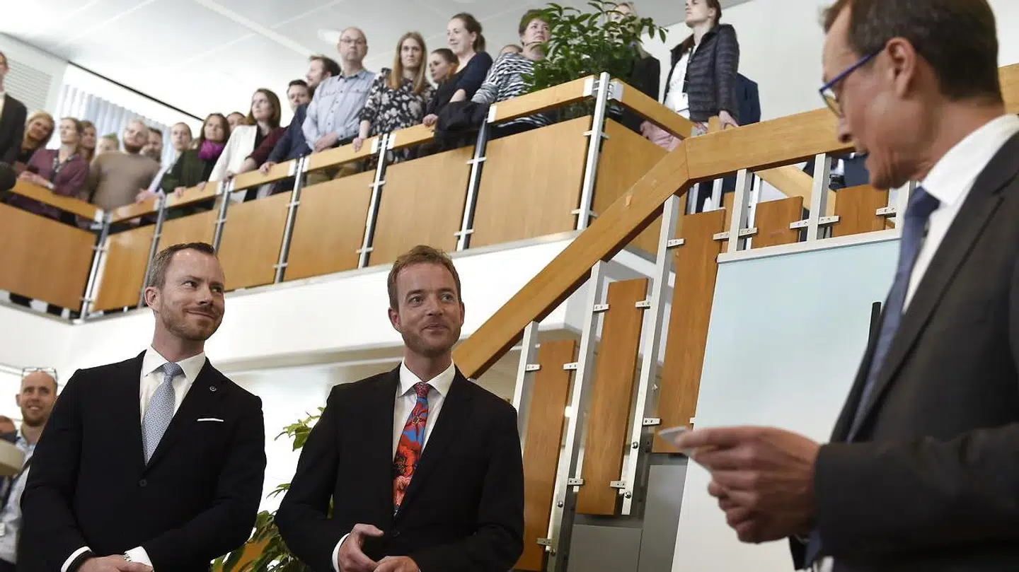 Tiltrædende minister Jakob Ellemann-Jensen og afgående minister Esben Lunde Larsen. Ministeroverdragelse i miljø- og fødevareministeriet tirsdag den 2 maj 2018. (Foto: Liselotte Sabroe/Scanpix 2018)