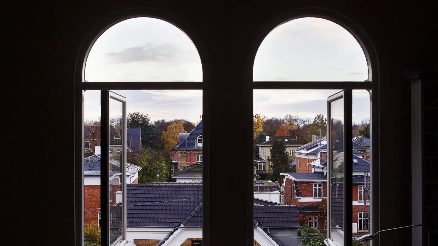 I sagen om Skats fejlagtige ejendomsvurderinger fremlagde skatteministeren i går en redegørelse, der bakker op om Kammeradvokatens vurderinger. Dermed sår han tvivl om grundlaget for Rigsrevisionen og statsrevisorernes kritik af Skat.