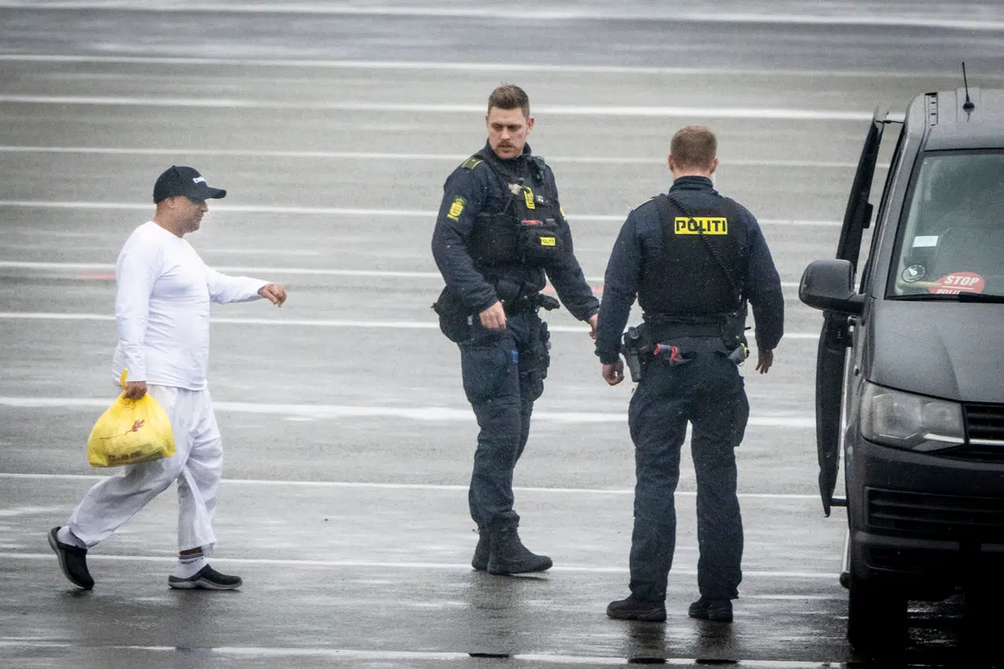 Sanjay Shah ankommer til Kastrup Lufthavn, onsdag den 6. december 2023. Sanjay Shah er tiltalt i en stor sag om svindel med udbytteskat. I april besluttede Højesteret i Dubai, at Sanjay Shah kunne udleveres til Danmark. (Foto: Mads Claus Rasmussen/Ritzau Scanpix)