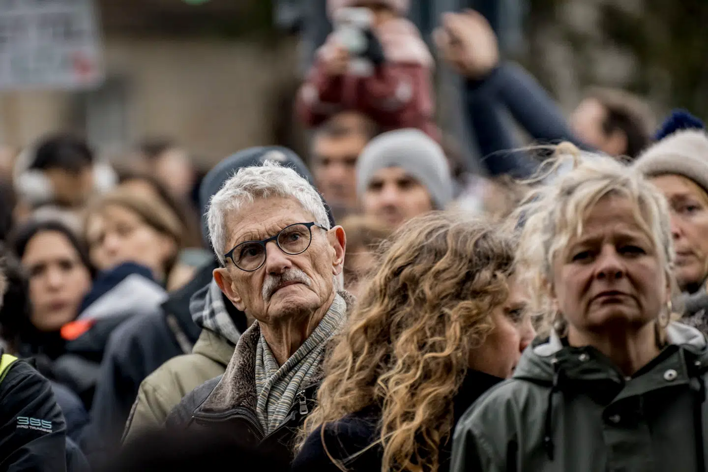 De mange kuldsejlede fredsforsøg siden 1993 skyldes grundlæggende sabotage fra ekstremisterne på begge sider, mener Mogens Lykketoft. Han ses her til demonstration på Christiansborg Slotsplads 28. oktober om krigen i Gaza.