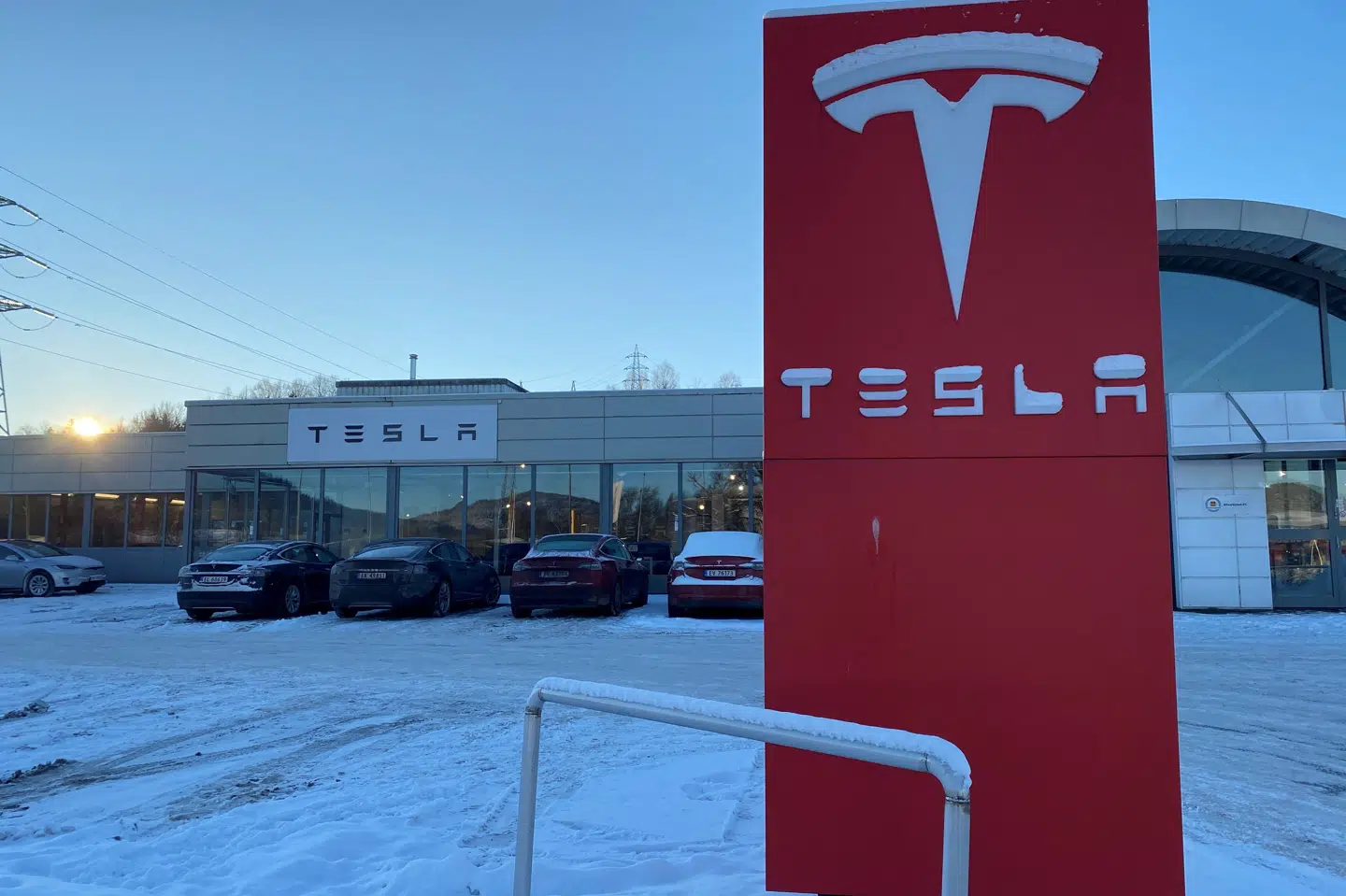 Fagforbund i Danmark og Norge har varslet sympatiaktioner, hvis ikke Tesla indgår en overenskomst med de svenske værkstedsansatte. (Arkivfoto).