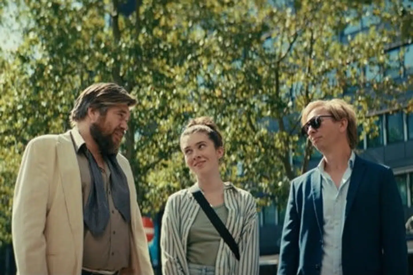 Rasmus Bjerg, Thit Aaberg og Brian Lykke er trioen i front for den nye dramakomedie "Højst besynderlige typer". Filmen er både et kærligt og kritisk portræt af generationen 30 år efter 90'erne, lyder det fra instruktør Mikael Wulff. (PR-foto).