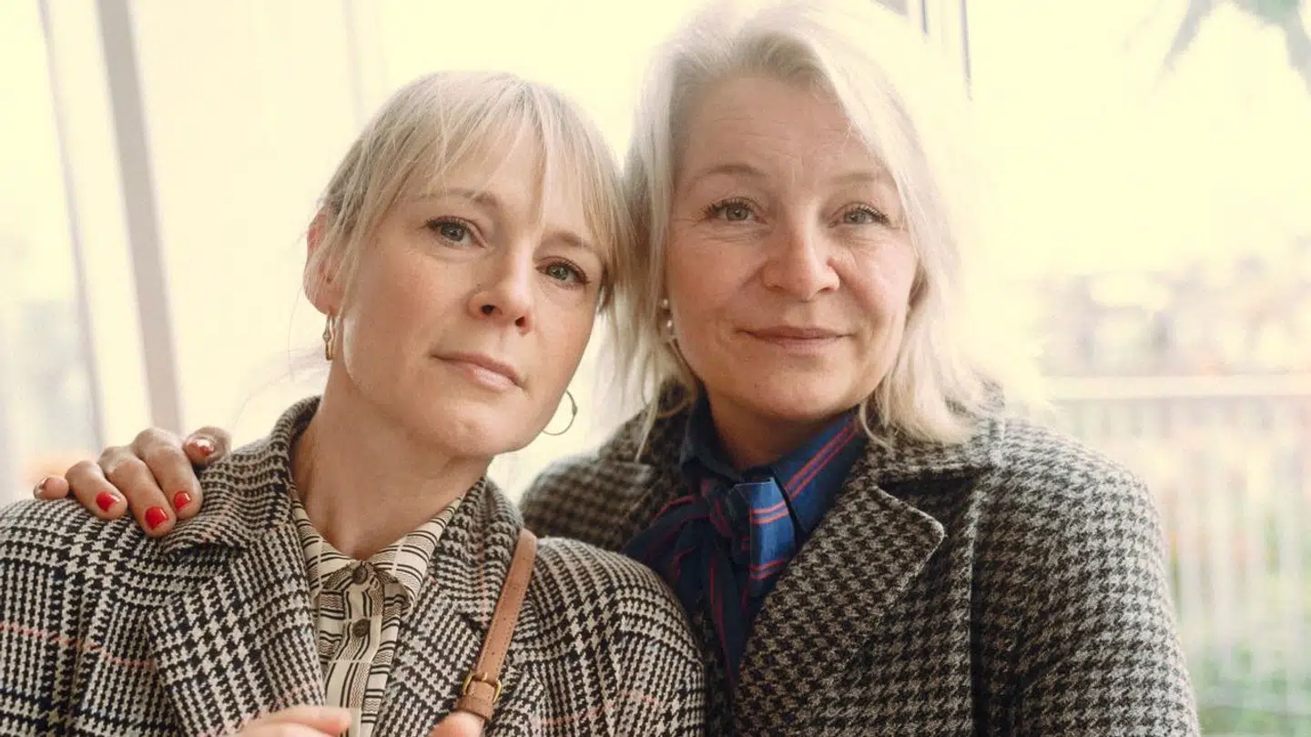 Iben Hjejle og Signe Lindkvist har sammen podcasten 'Sinner'.