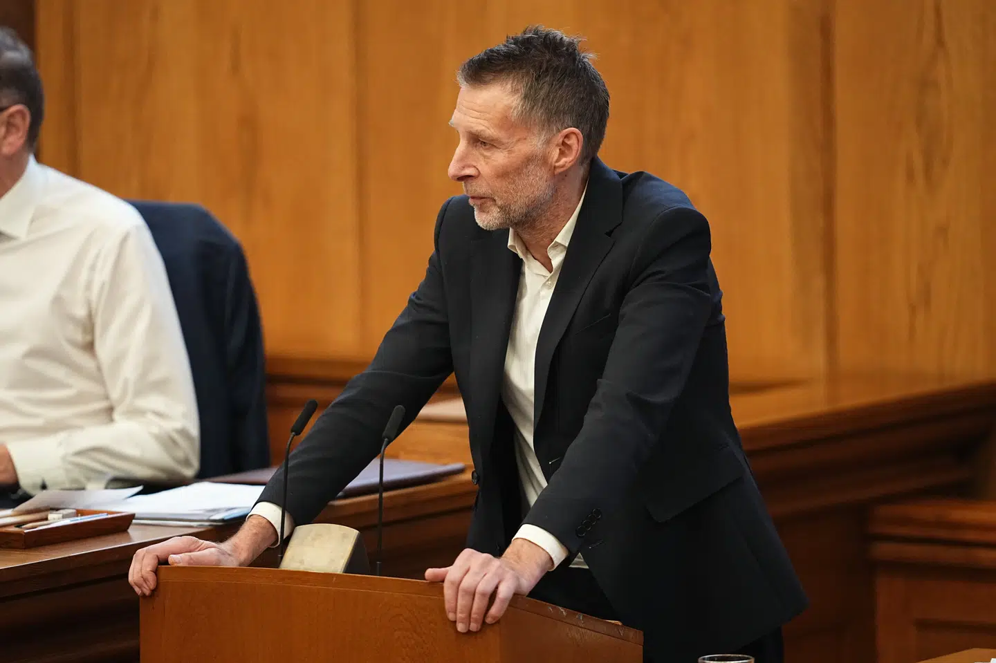 Løsgænger Jon Stephensen fik lov at forsvare regeringens koranlov, da lovforslaget blev tredjebehandlet i Folketinget torsdag.