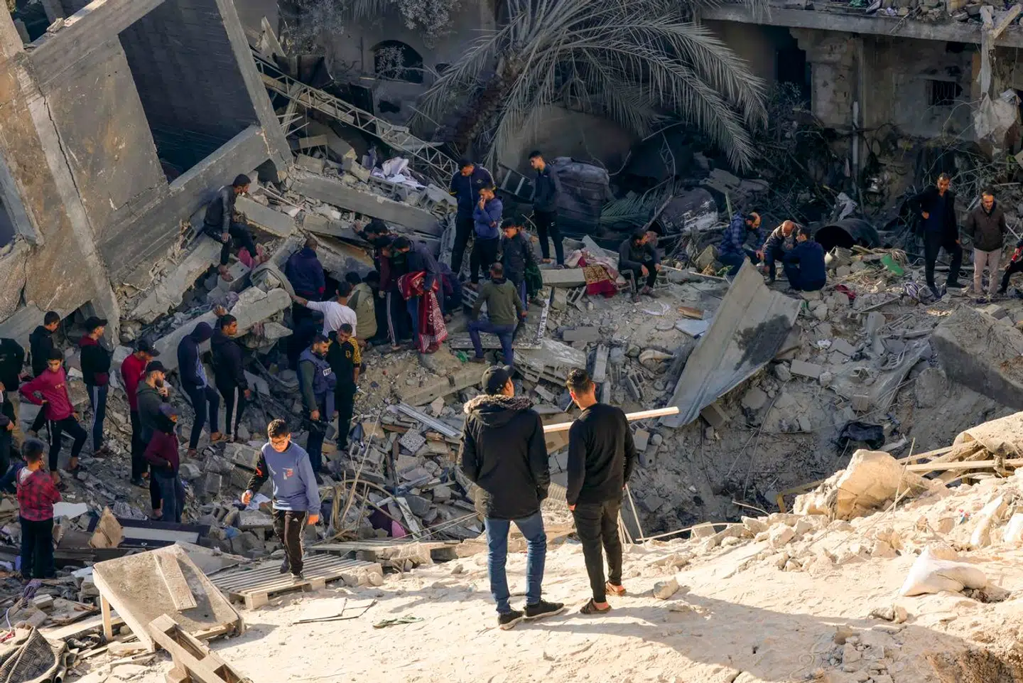 Bombningerne af Gaza koster fortsat mange civile liv. Hvis ikke det kan kaldes et folkemord, må det beskrives som et massemord, skriver Leif Tullberg. Foto: Said Khatib, Scanpix.