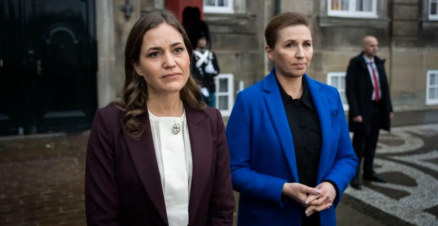 Marie Bjerre (V) er atter digitaliseringsminister og minister for ligestilling, efter at Mia Wagner måtte træde tilbage af helbredsmæssige årsager. Her ses hun sammen med statsminister Mette Frederiksen (S).
