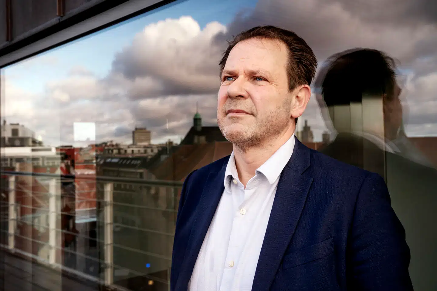 Bent Winther må holde en pause, da han bliver spurgt, hvorfor det går så dårligt for SVM-regeringen.