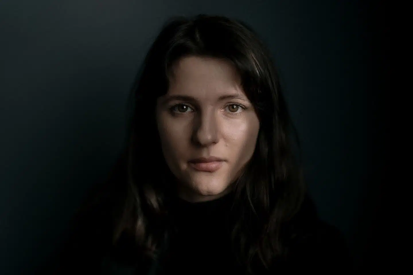 Shani Hannah Shalom er meget aktiv i den offentlige debat om krigen mellem Hamas-bevægelsen og Israel. Blandt andet det forhold gør, at hun beskytter sit privatliv med en række foranstaltninger.