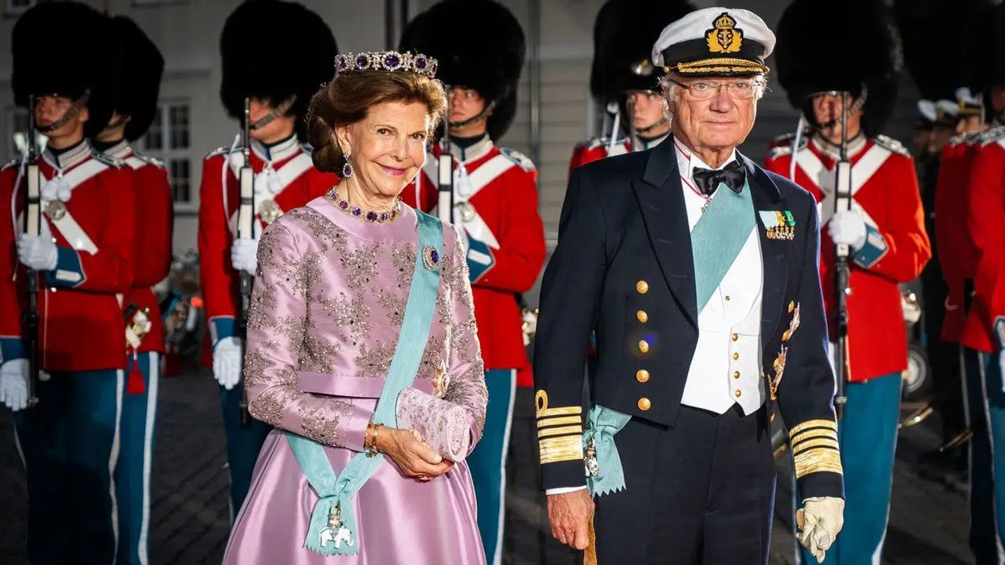 Kong Carl XVI Gustav og Dronning Silvia af Sverige under ankomsten til Det Kongelige Teater før festforestillingen under fejringen af dronningens 50-års regeringsjubilæum i København lørdag den 10. september 2022.