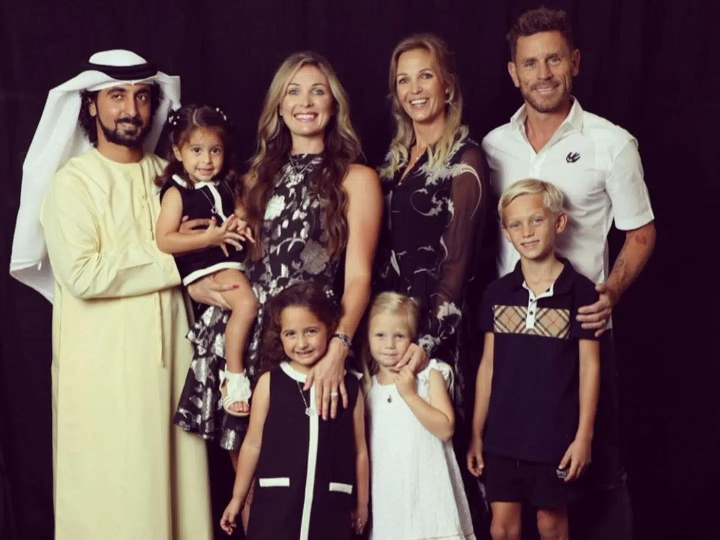 Tina Lund og familie med deres royale venner fra Dubai.