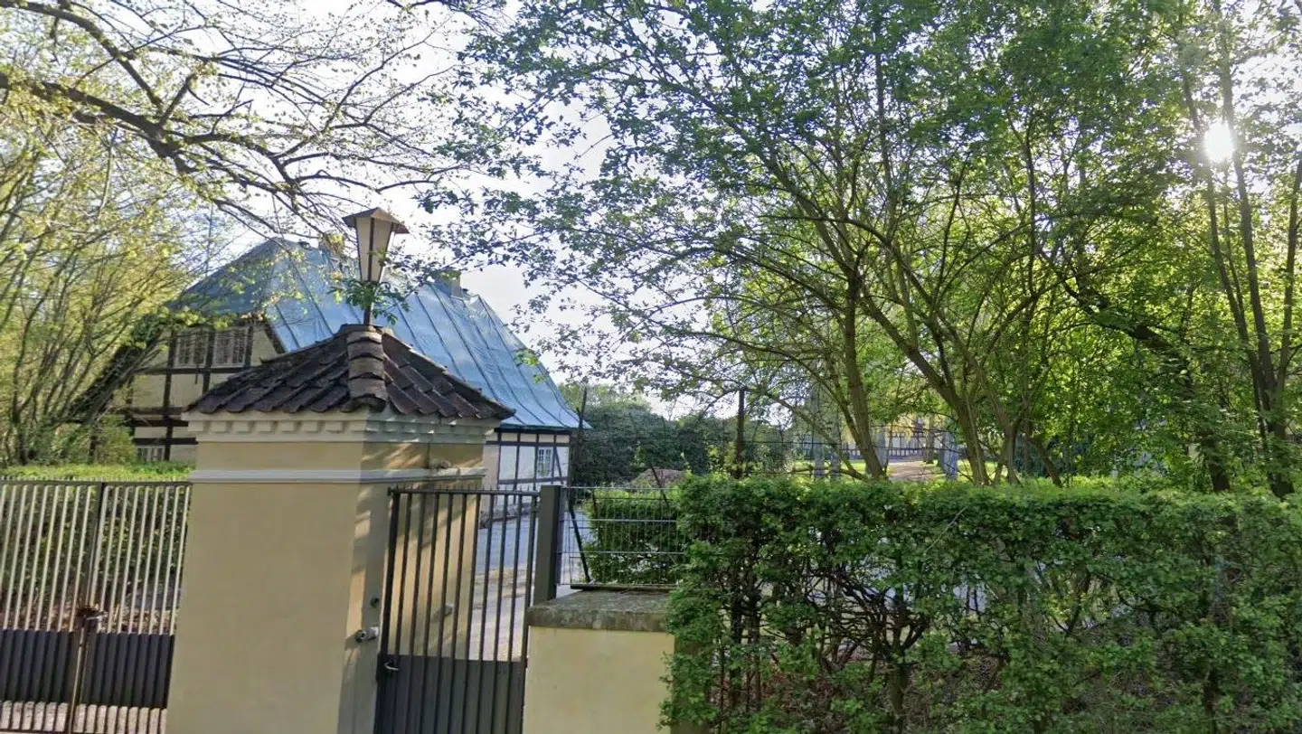 Det er denne ejendom ned til Øresund, som nu er Johan Wedell-Wedellsborgs.