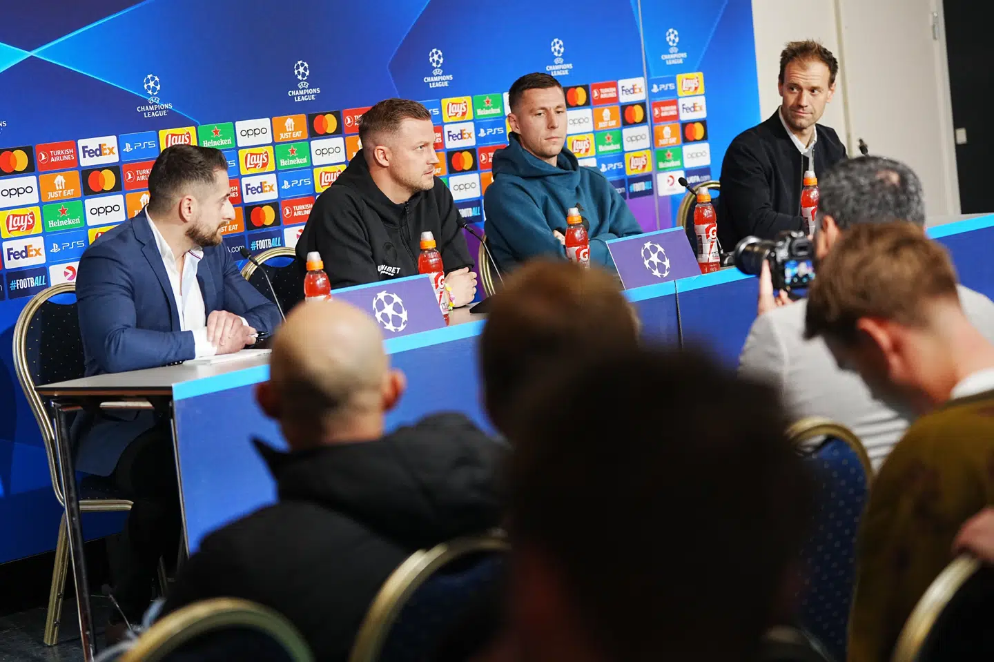 Både danske og tyrkiske journalister var mødt talstærkt op til FC Københavns pressemøde før kampen mod Galatasaray.