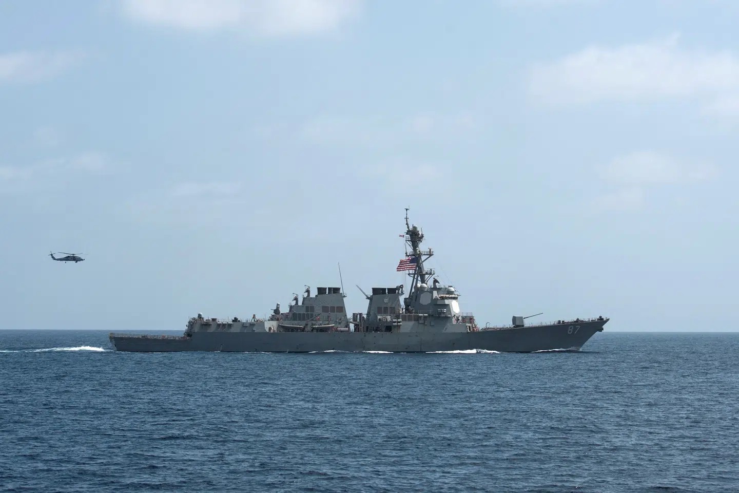 Skibet "Mason" fra den amerikanske flåde er til stede for at bistå med hændelsen, der fandt sted 60 sømil nord for strædet Bab el-Mandeb, som forbinder det Røde Hav med Adenbugten. (Arkivfoto).