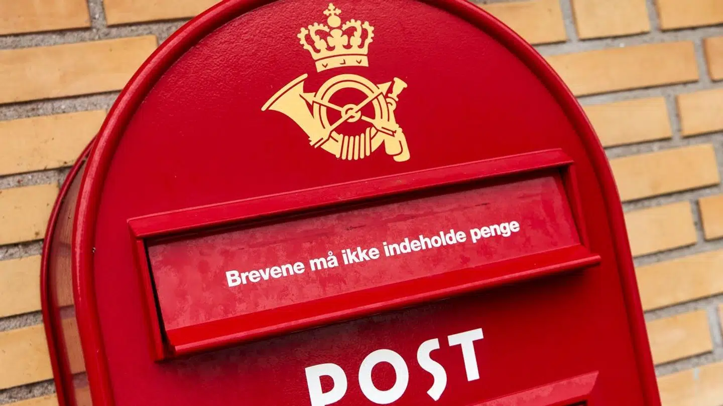 Fra 1. januar skal du betale moms af frimærker, når du sender et brev indenfor Danmarks grænser.